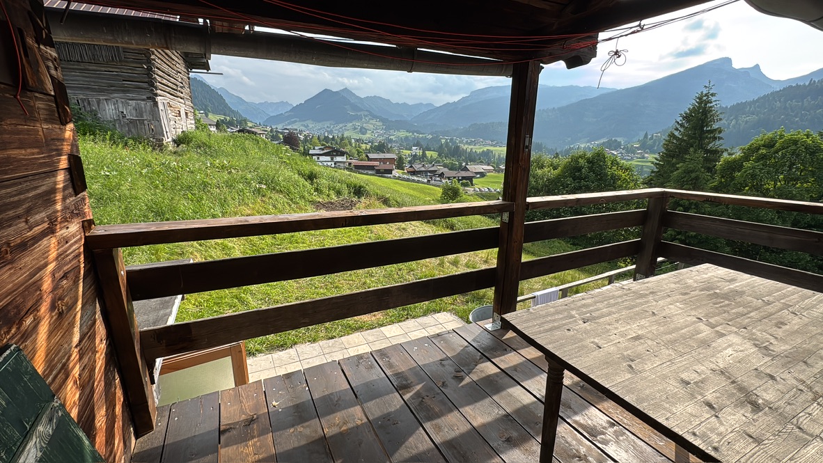 Terrasse mit weitem Blick über das Kleinwalsertal