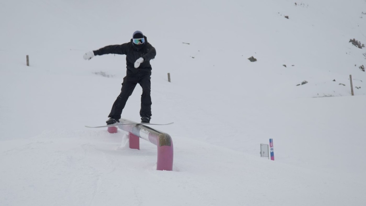 Snowboarder im Funpark